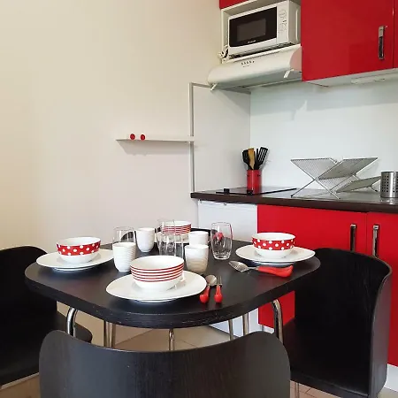 2 Pieces Rez-de-jardin A 2 Pas De La Et De La Thalasso *