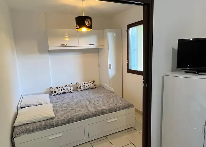 2 Pieces Rez-de-jardin A 2 Pas De La Et De La Thalasso