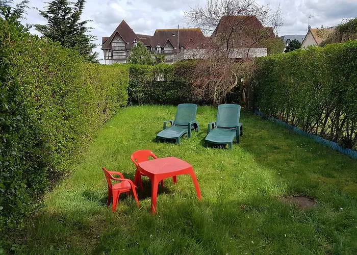 2 Pieces Rez-de-jardin A 2 Pas De La Et De La Thalasso