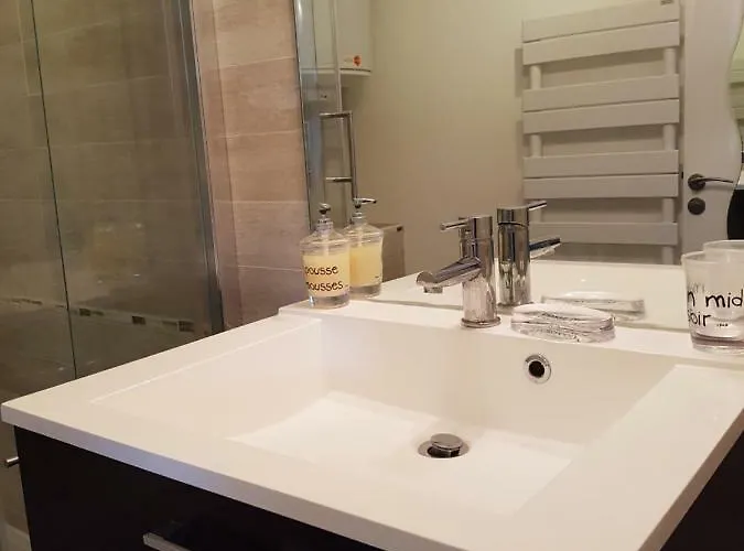 2 Pieces Rez-de-jardin A 2 Pas De La Et De La Thalasso Apartmán *