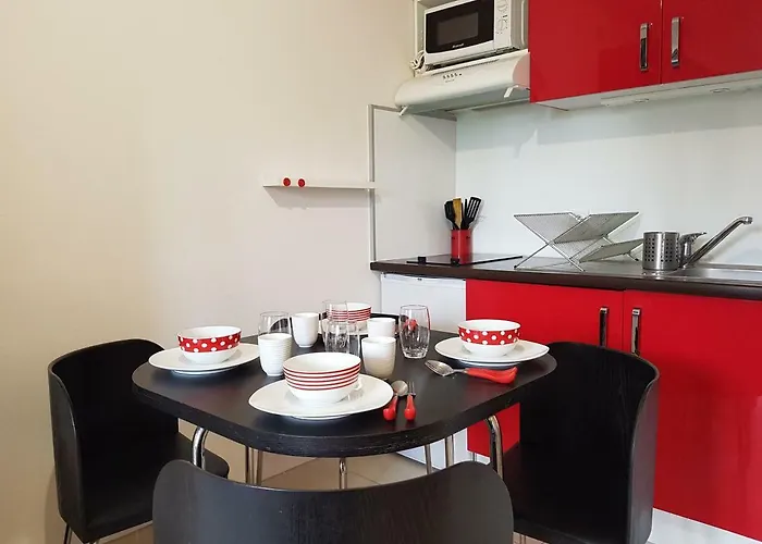 2 Pieces Rez-de-jardin A 2 Pas De La Et De La Thalasso *